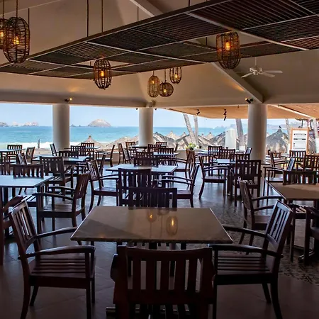 Emporio Ixtapa-2