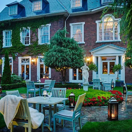 Hayfield Manor-3