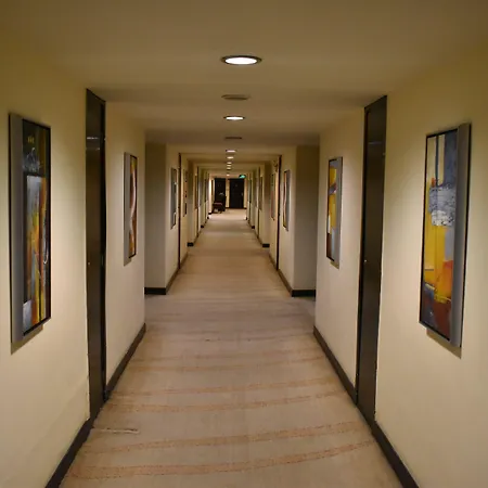 Ramada Plaza By Wyndham Karachi Airport Hotel-3