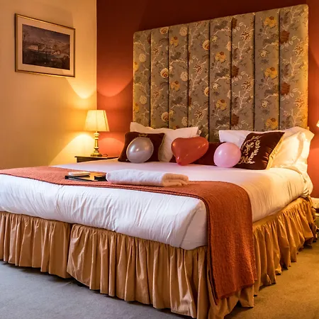 The Windsor Townhouse Air Conditioned Rooms-2