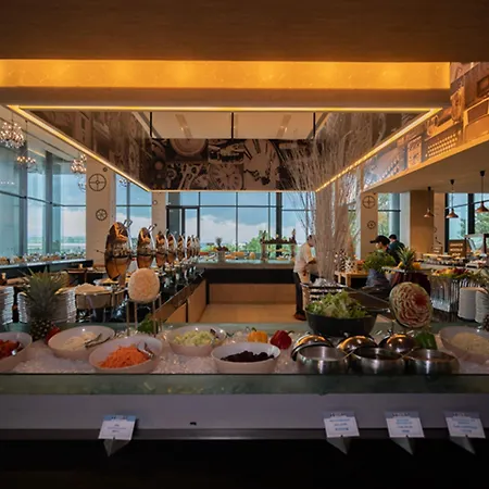 Tsix5 Phenomenal Hotel Pattaya-3
