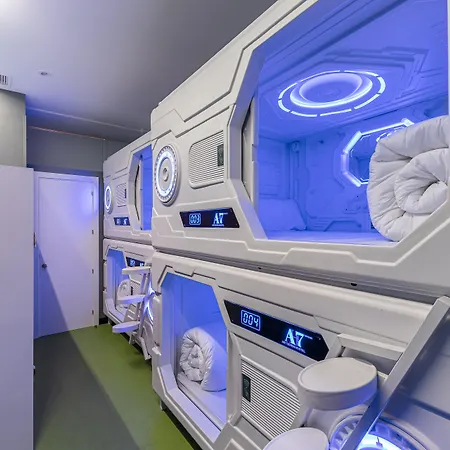 Art Seven Hostel Capsules-3
