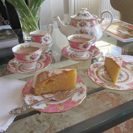 Anne'S House-2