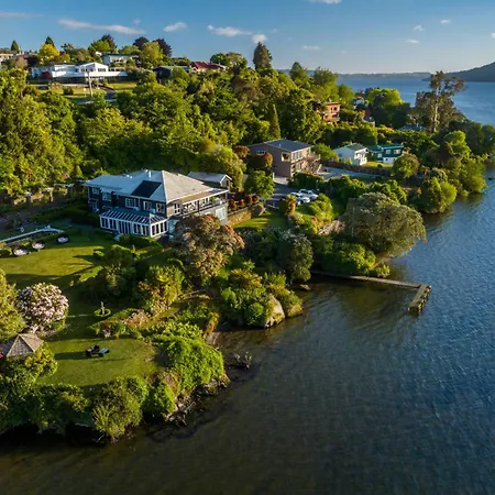 Black Swan Lakeside Boutique Hotel-2