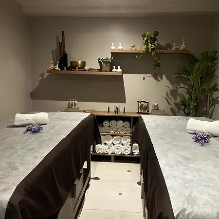 York Medellin, Curio Collection By Hilton-2
