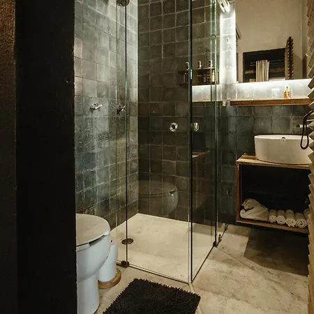 Hotel Sin Nombre-2
