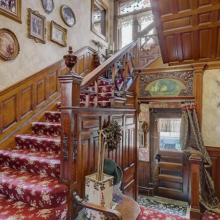 Schuster Mansion Bed & Breakfast-3