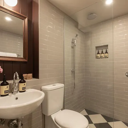 Hadley'S Orient Hotel-3