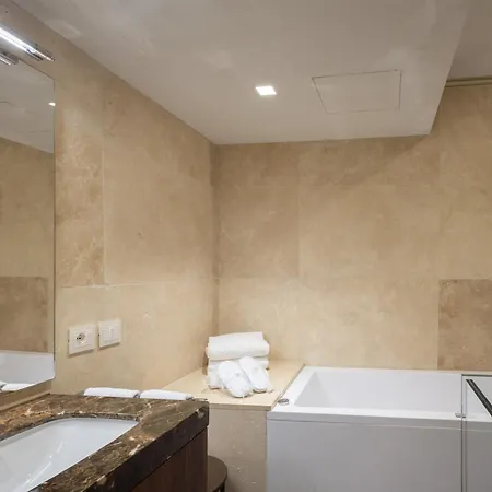 Donati Luxury Tower Suites-3