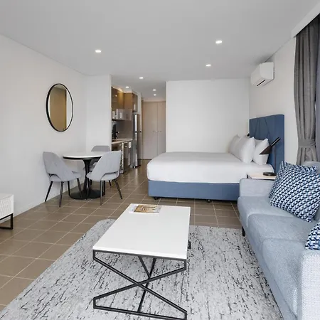 Meriton Suites Broadbeach-2