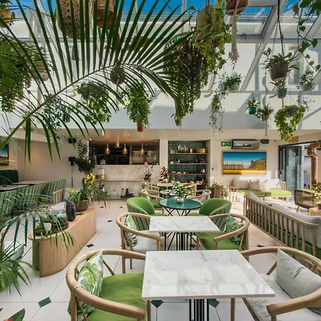 Le Petit Manoir Boutique Hotel-3