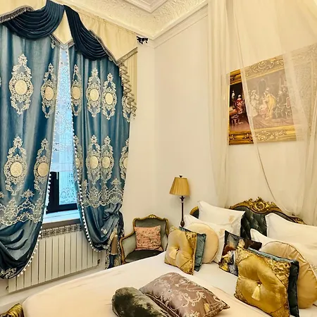Conacul Coroanei Luxury Boutique-2