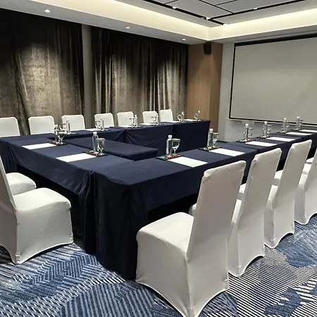 Courtyard By Marriott Shanghai Hongkou-3