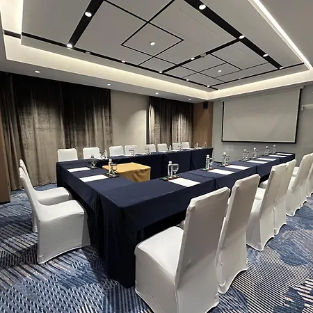 Courtyard By Marriott Shanghai Hongkou-3