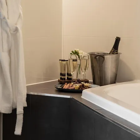 The Old Woolstore Apartment Hotel-3