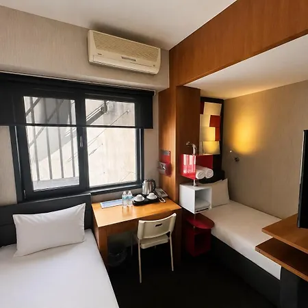Black Art Otel-3