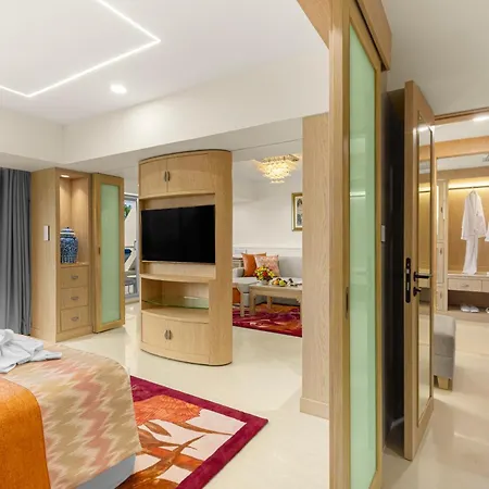 Royal Wing Suites & Spa Pattaya-3