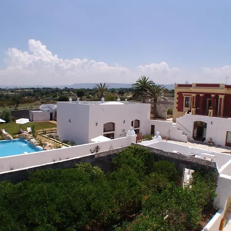 Hotel Masseria Fortificata Donnaloia-3