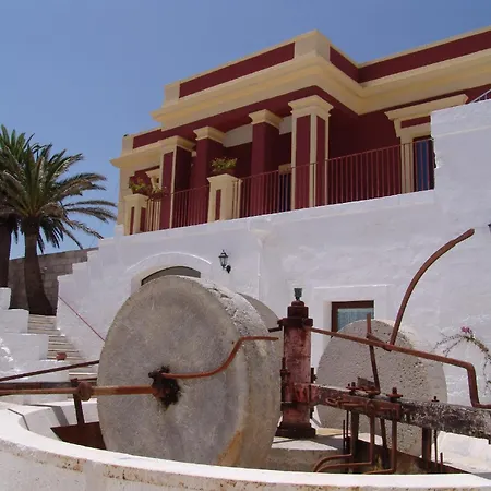Hotel Masseria Fortificata Donnaloia-2