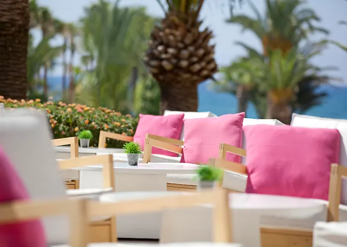 Sandy Beach Hotel & Spa Larnaca
