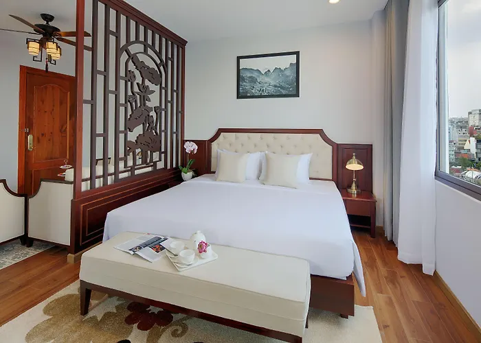 Happy Life Grand Hotel & Rooftop Skybar Ho Chi Minh City