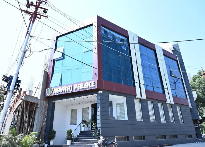 Hotel Navraj Palace Lucknow