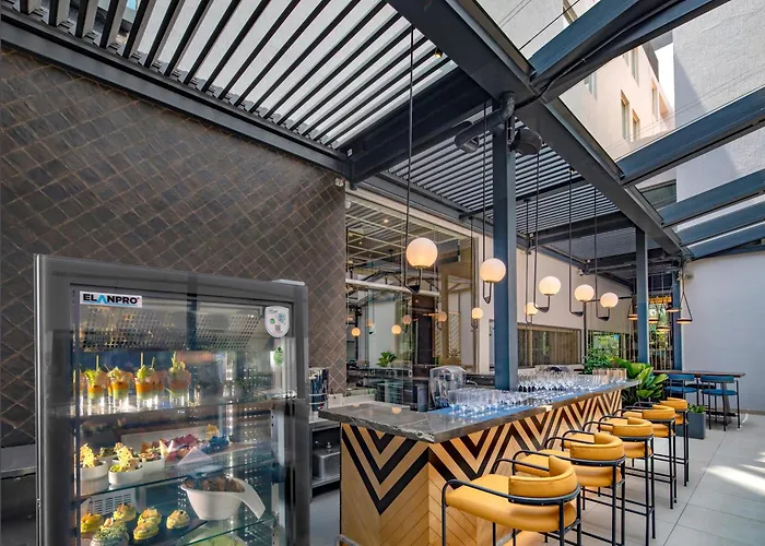 O By Tamara Coimbatore