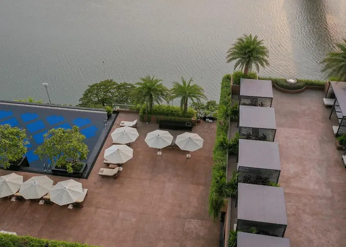 Sun & Moon, Riverside Hotel Phnom Penh