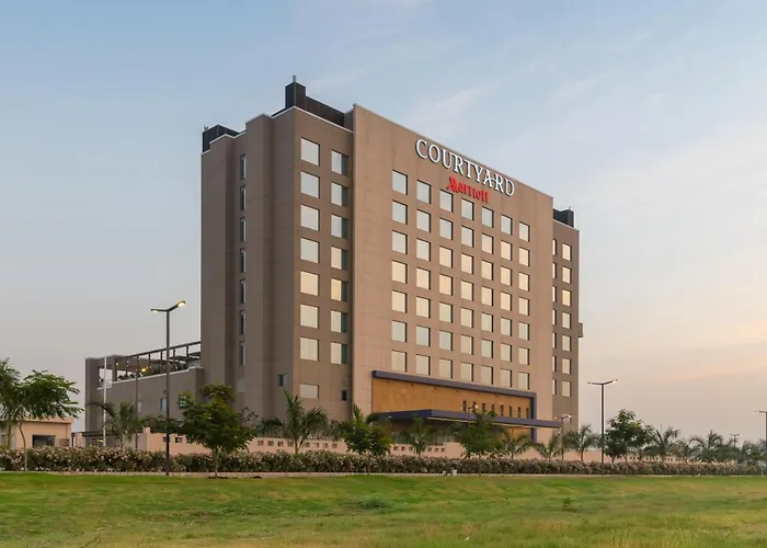 Courtyard By Marriott Surat Hotel