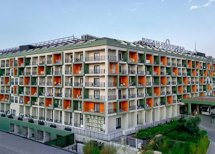 Dream Fun World Hotel Side