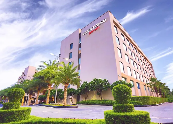 Courtyard By Marriott Agra Hotel