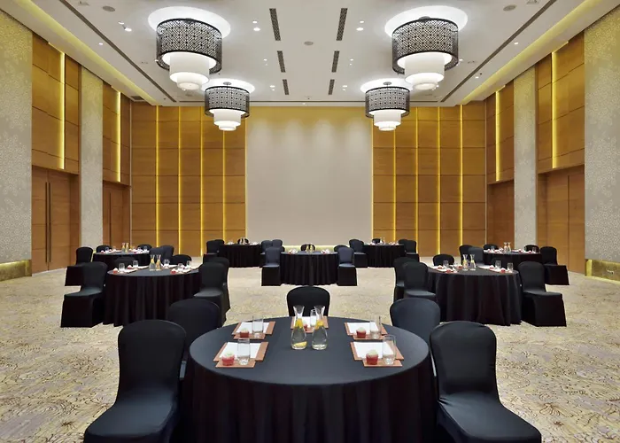 Courtyard By Marriott Raipur Hotel