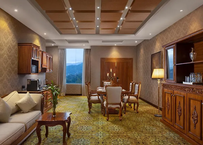 The Golden Crown Hotel Kandy