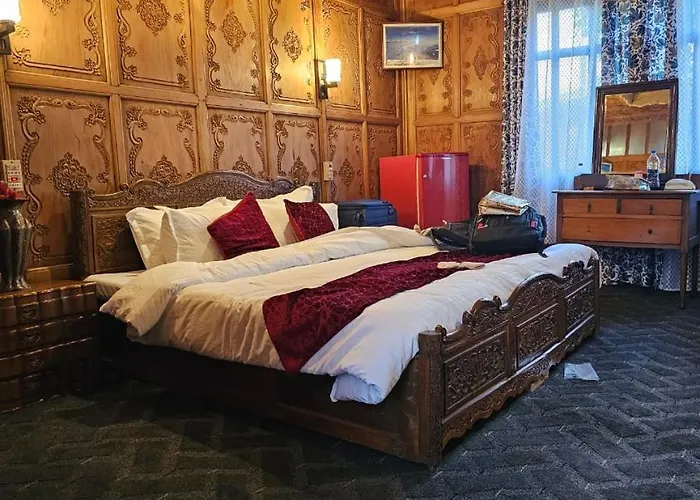 Gulfam Hotel Srinagar 