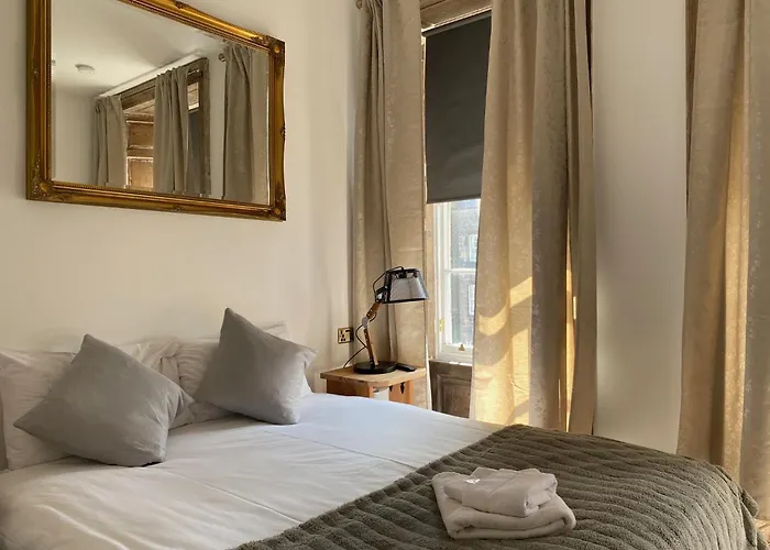 Royal Mile Balconies By The Castle Aparthotel Edinburgh