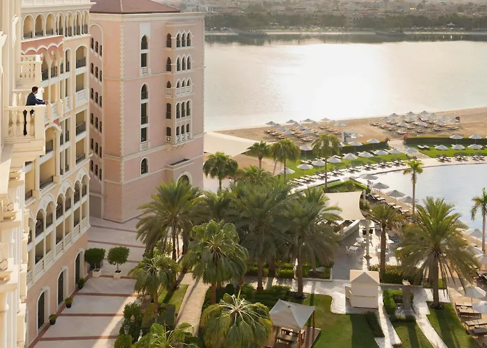 The Ritz-Carlton Abu Dhabi, Grand Canal