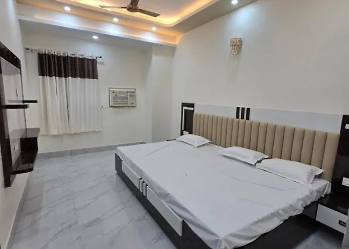 Hotel Dev Shree Dham Vrindavan