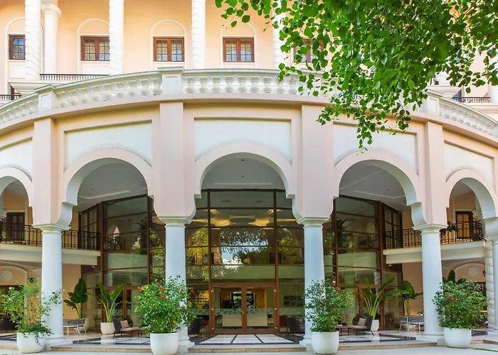 Dlf Club 5 Hotel Gurgaon