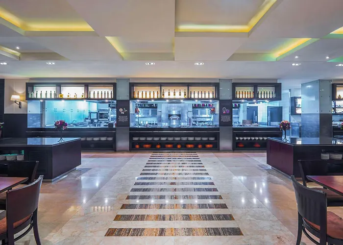Hyatt Regency Dubai - Corniche Hotel