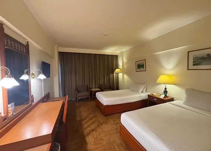 Bangkok Palace Hotel