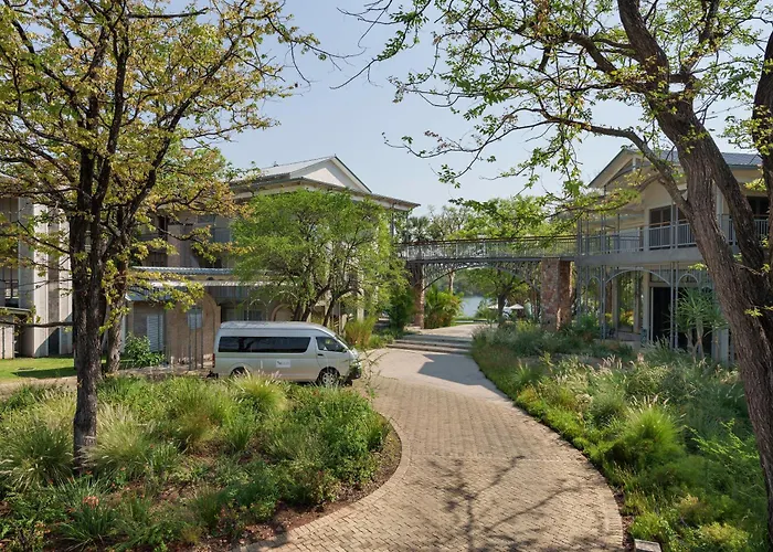 Palm River Hotel Victoria Falls