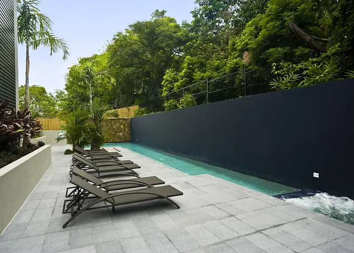 Coconut Grove Aparthotel Port Douglas