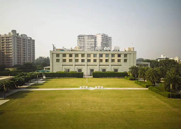 Doubletree By Hilton Agra Hotel