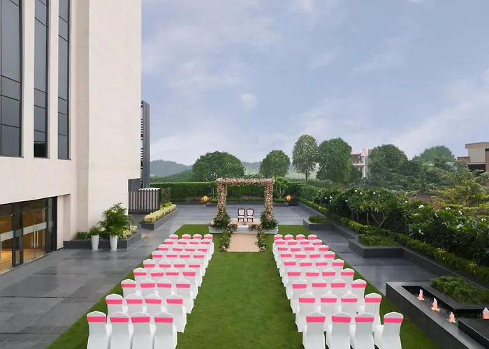 Crowne Plaza Lucknow By Ihg Hotel