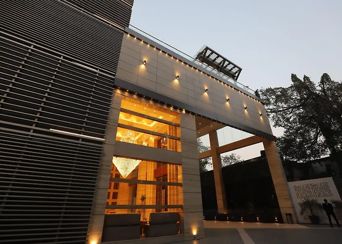 The Pristine Hotel Kānpur
