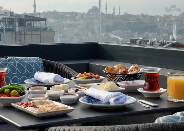 Adahan Decamondo Pera, Autograph Collection Istanbul