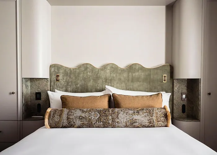 The Grand National Hotel By Saint Peter Sydney
