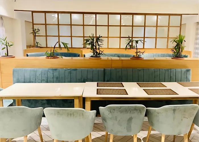 Hotel Regal Club And Resort Lucknow