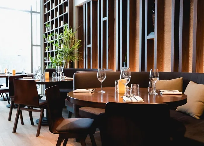 Warwick Le Crystal - Montreal Hotel