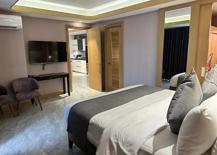 One Euphoria Luxe Hotel Angeles